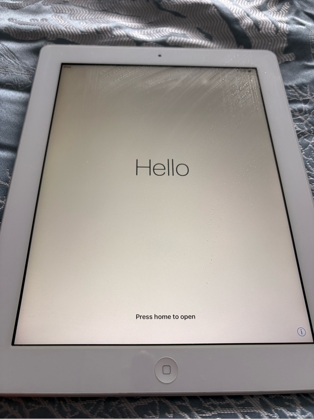 Apple iPad Tablet in White - 4th gen
